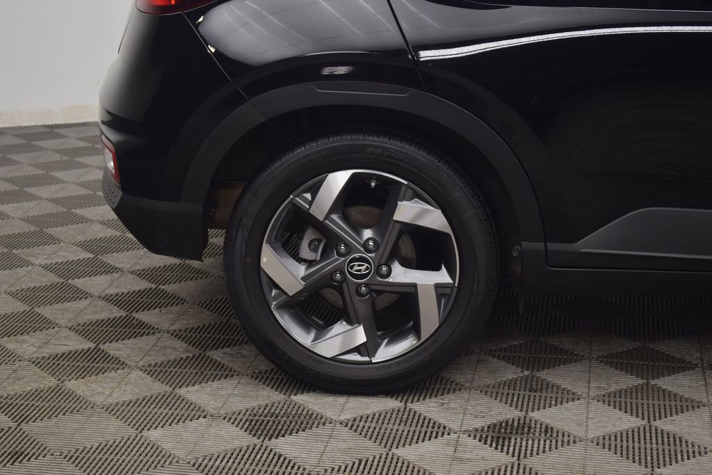 Used 2025 Hyundai Venue SEL image 33