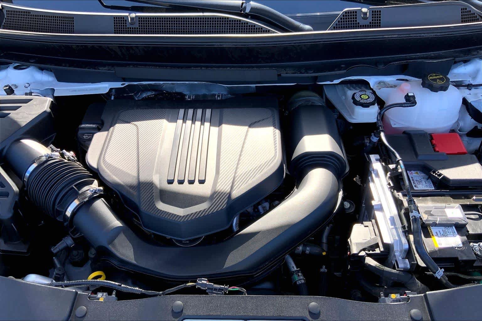 Used 2025 Chevrolet Traverse LT FWD image 32