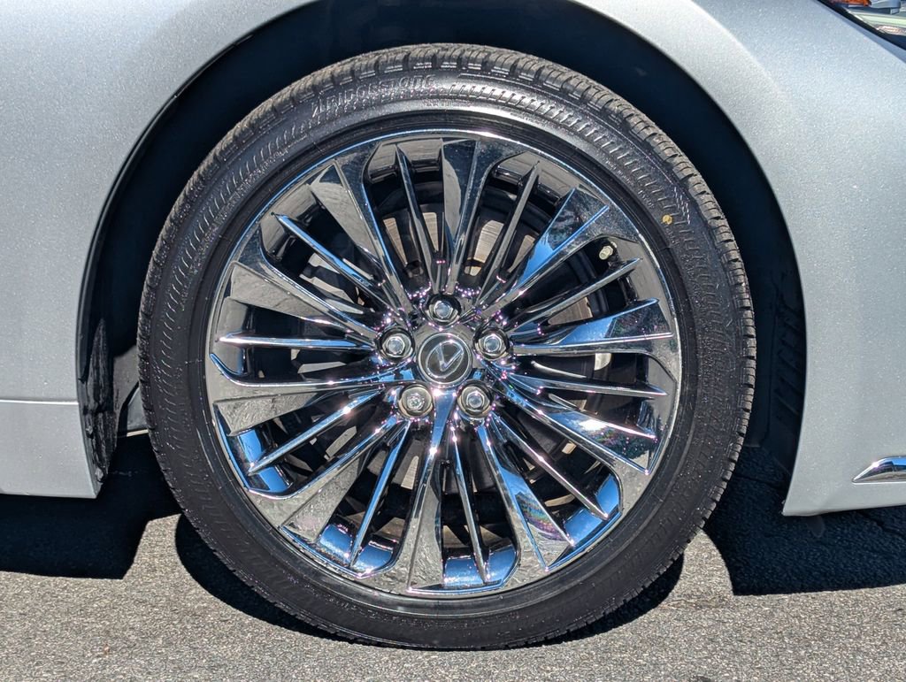 Used 2022 Lexus LS 500 w/ Accessory Package (Z2) image 29