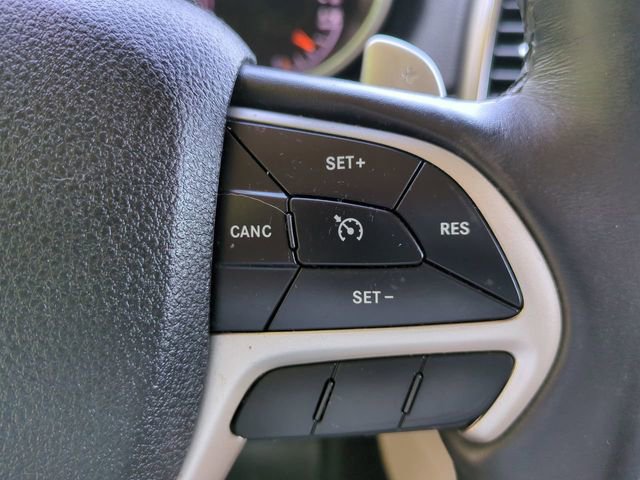 Used 2017 Jeep Grand Cherokee Limited AWD/4WD image 26