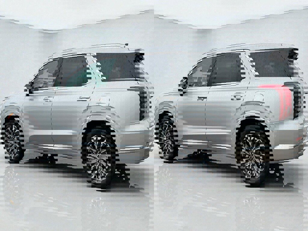 Used 2024 Hyundai Palisade Calligraphy image 3