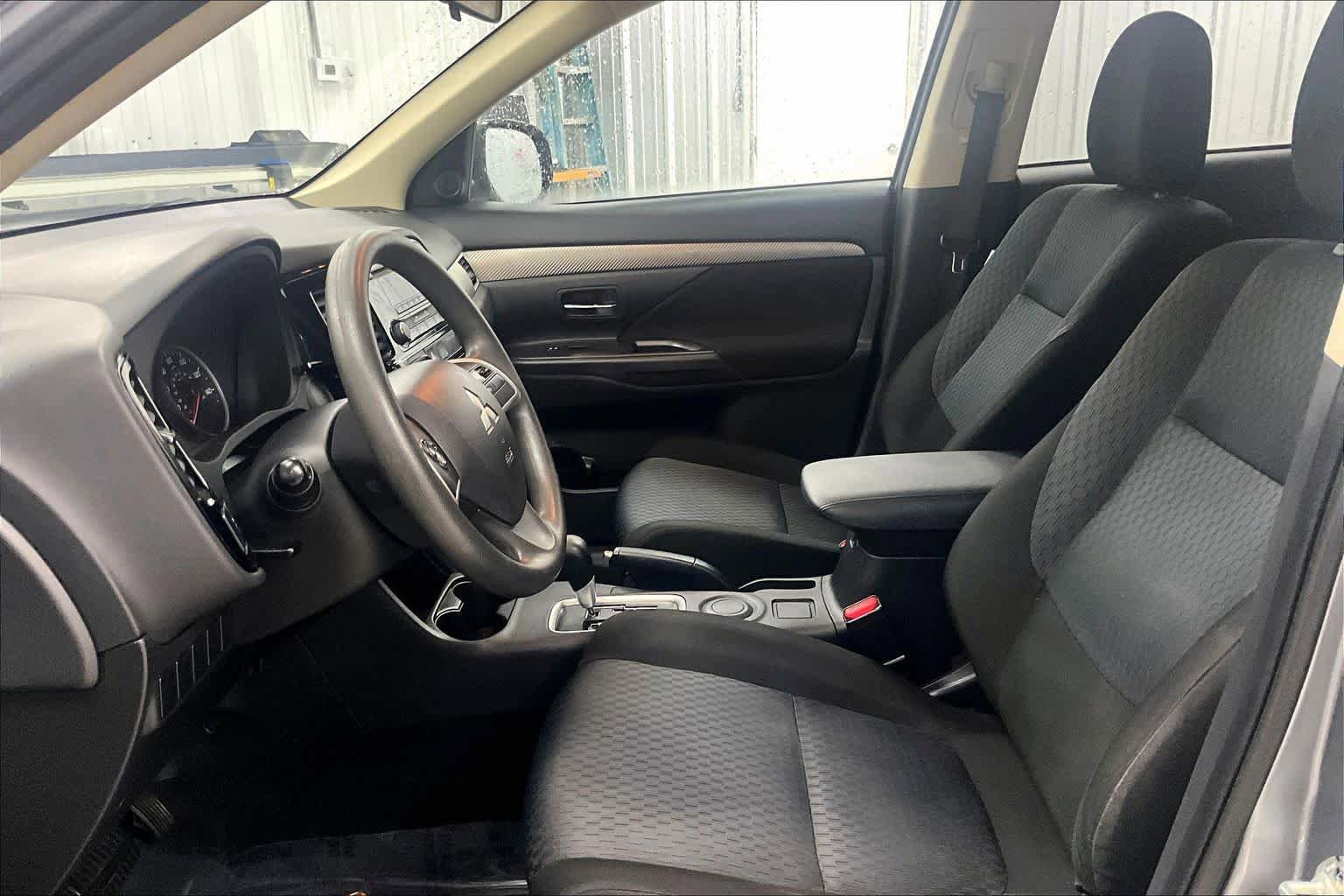 Used 2014 Mitsubishi Outlander ES image 9