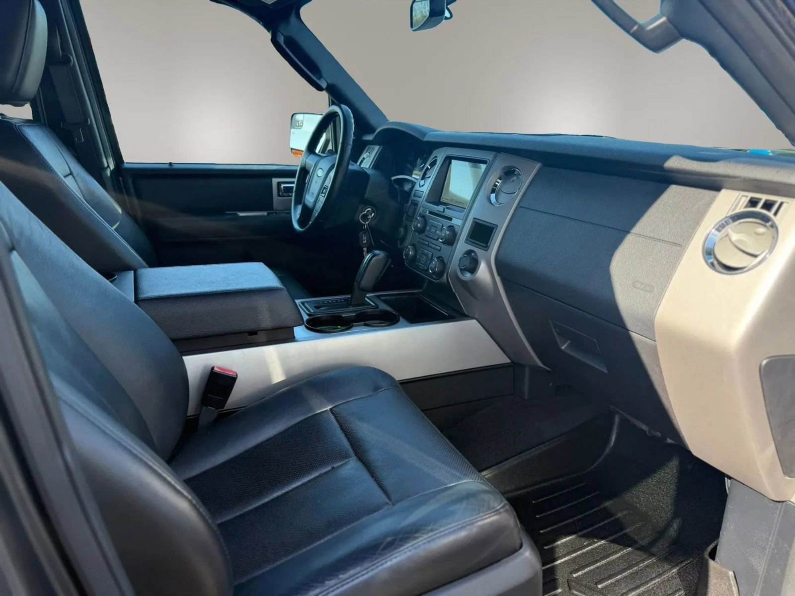 Used 2017 Ford Expedition EL XLT w/ Equipment Group 202A AWD/4WD image 45