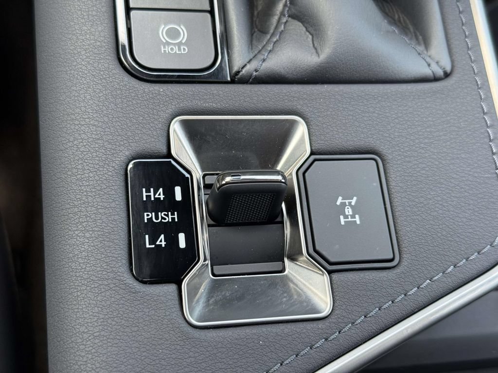 Used 2025 Lexus GX 550 w/ Accessory Package (2T) AWD/4WD image 25
