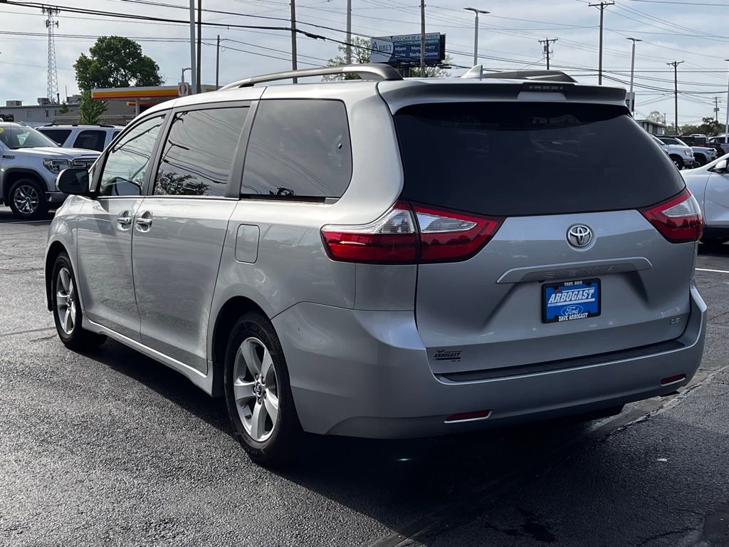 Used 2019 Toyota Sienna LE w/ LE Preferred Package FWD image 7
