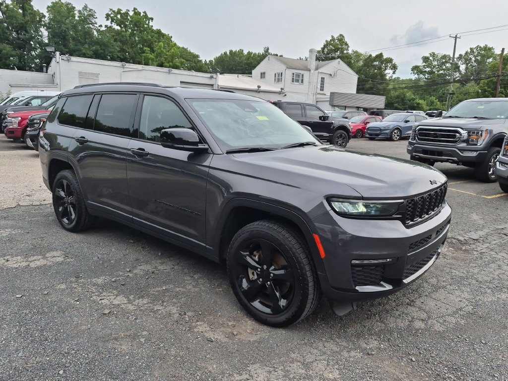 Used 2023 Jeep Grand Cherokee L Limited w/ Black Appearance Package AWD/4WD image 4