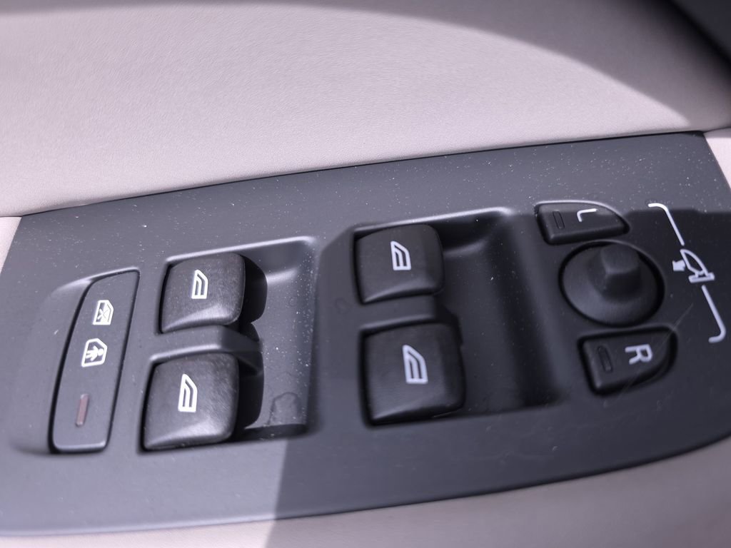 New 2026 Volvo XC60 B5 Plus w/ Protection Package Premier image 30