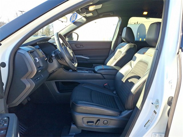 Used 2023 Nissan Pathfinder Rock Creek image 16