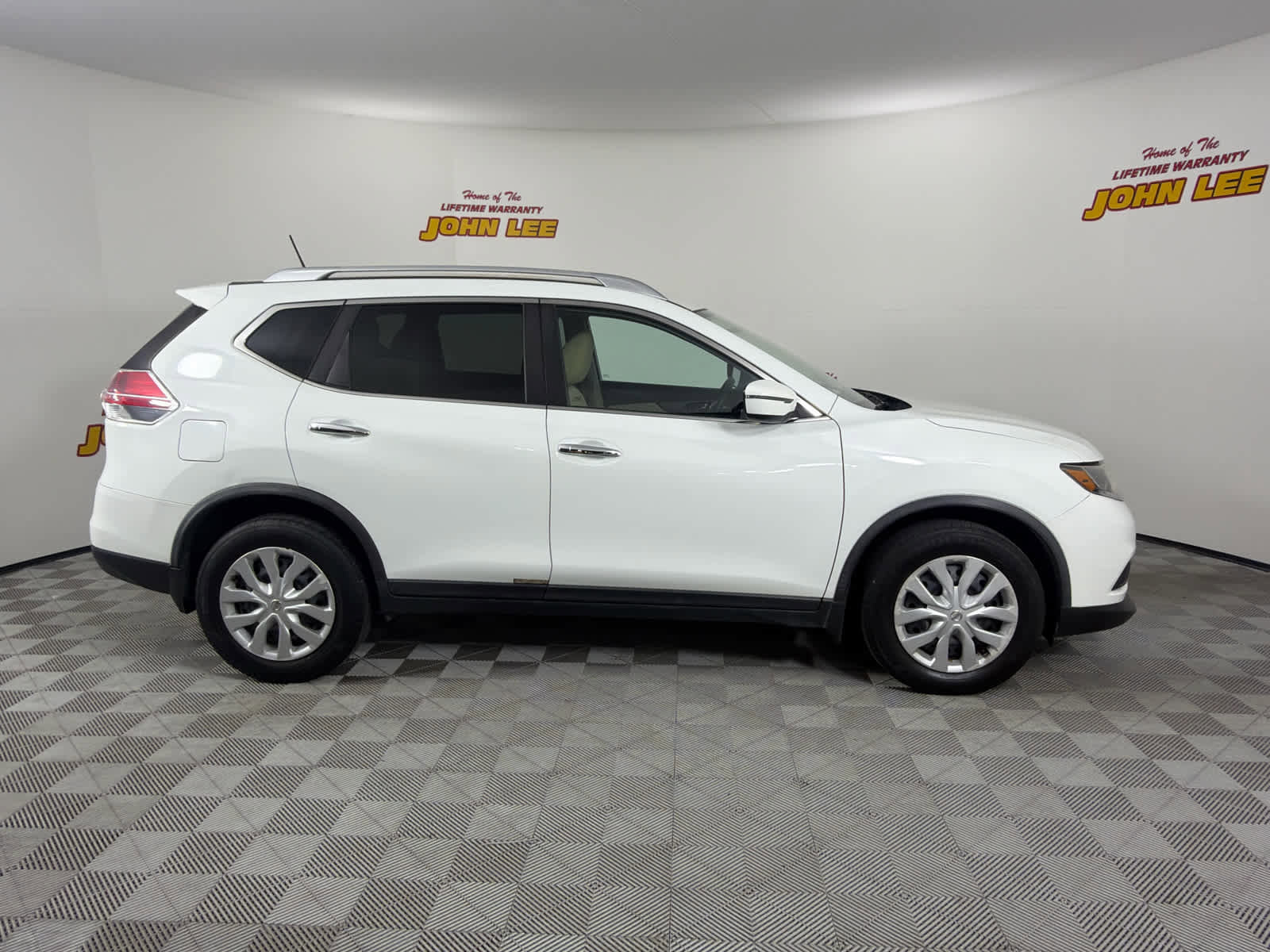 Used 2016 Nissan Rogue S w/ Appearance Package FWD image 6