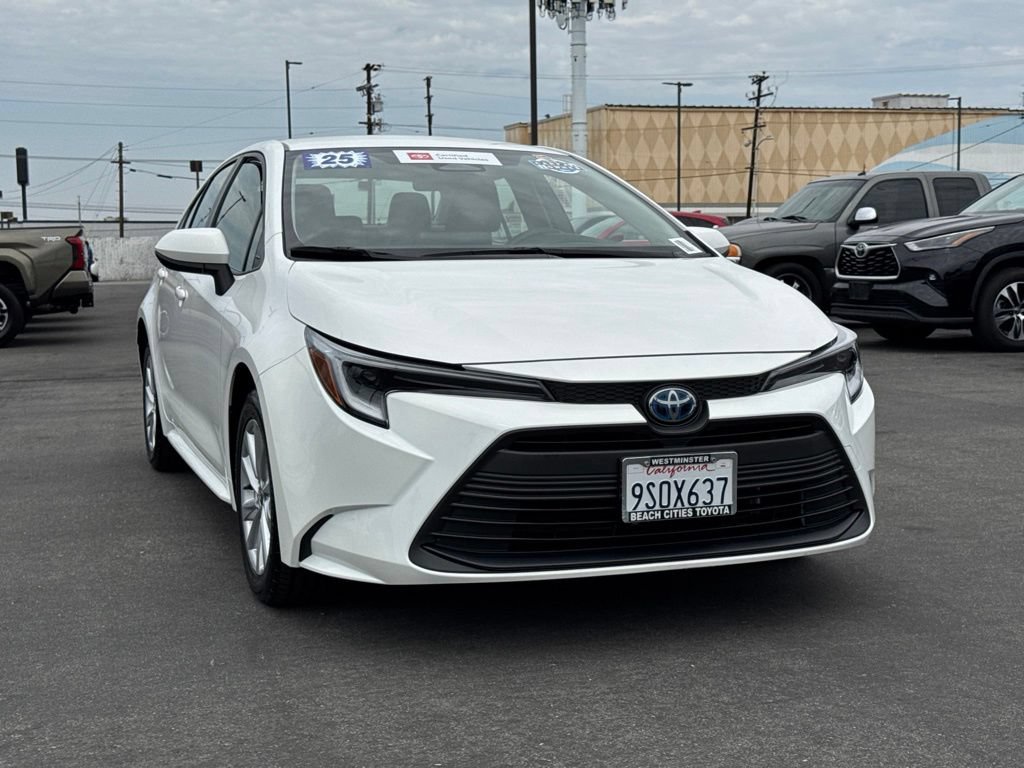 Certified 2025 Toyota Corolla LE w/ LE Premium Package FWD image 3