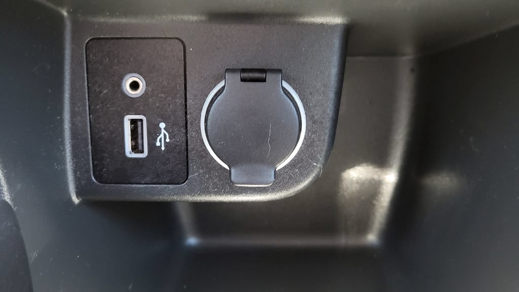 Used 2019 Nissan Kicks SV FWD image 35