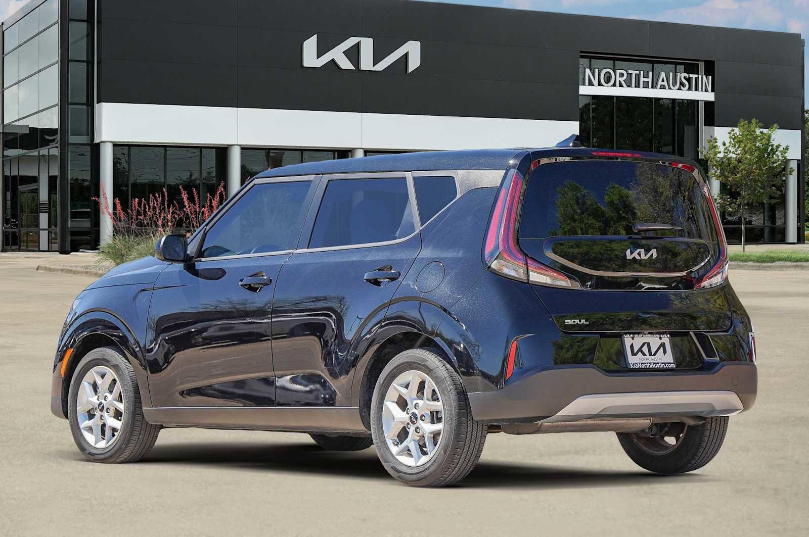 Certified 2023 Kia Soul LX w/ LX Technology Package image 5