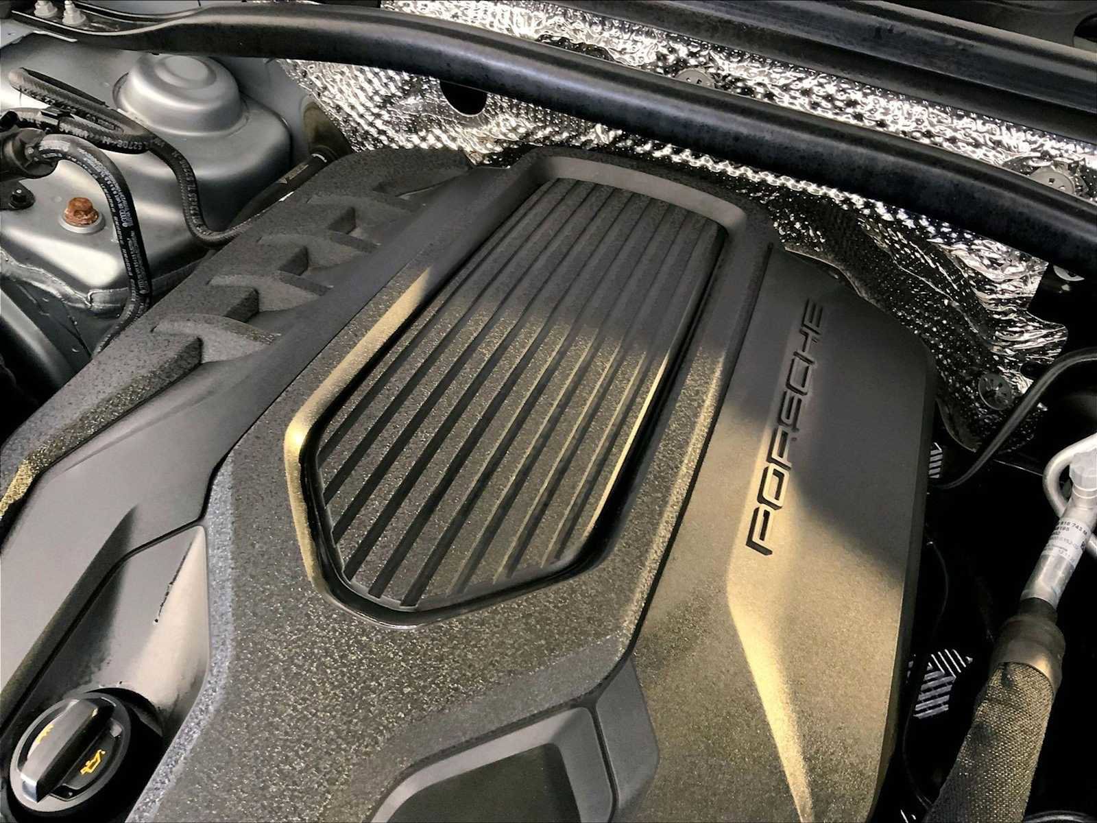 Certified 2023 Porsche Macan image 33