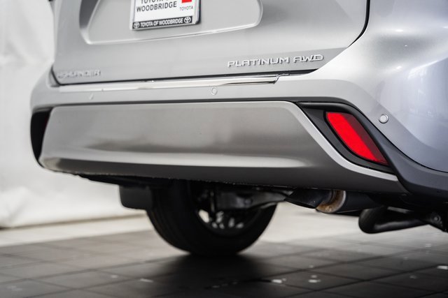 New 2025 Toyota Highlander Platinum image 8