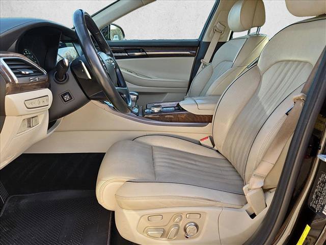 Used 2018 Genesis G90 3.3T Premium image 17