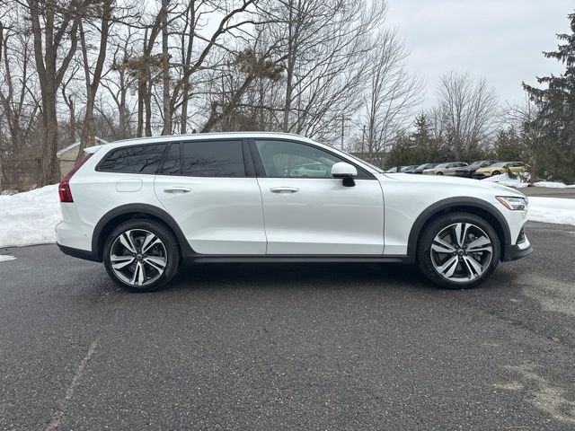 Certified 2025 Volvo V60 B5 Cross Country Plus image 10