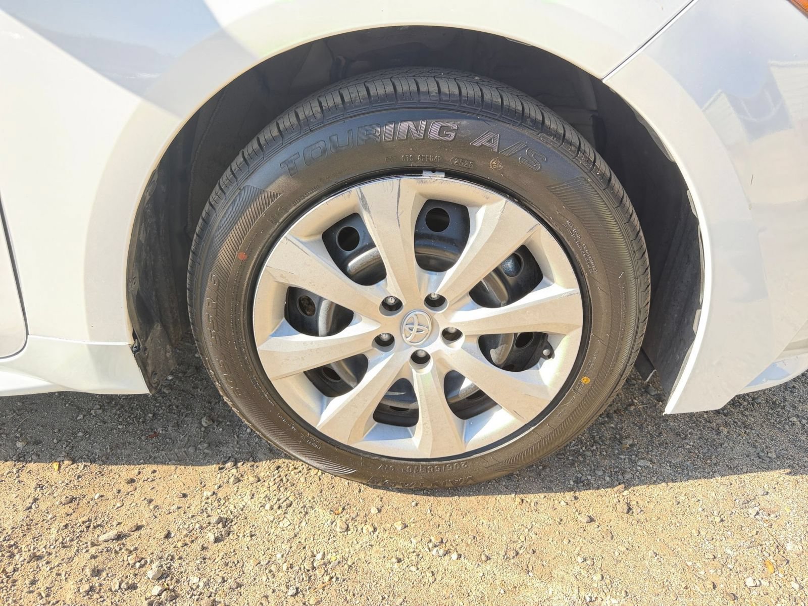 Used 2025 Toyota Corolla LE FWD image 27