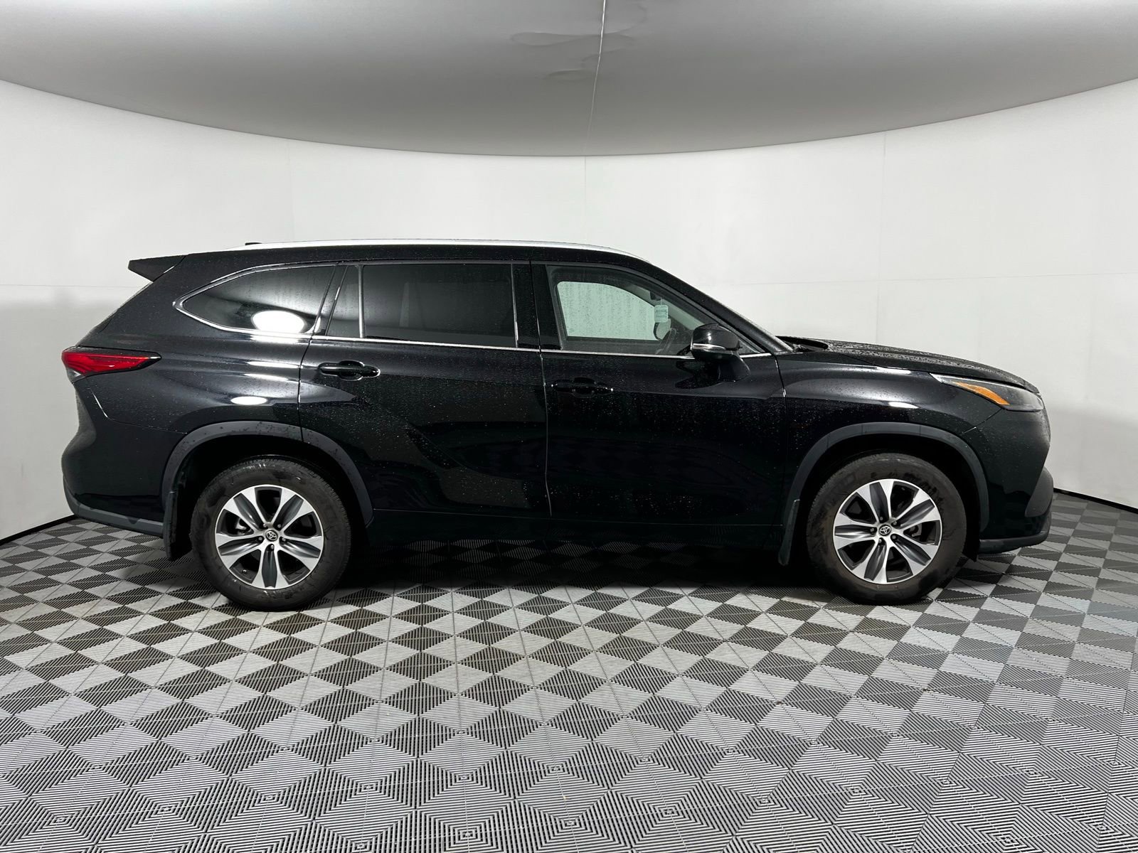 Certified 2022 Toyota Highlander XLE image 4