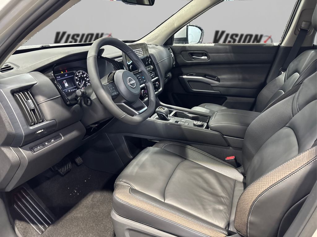 New 2025 Nissan Pathfinder SL image 9