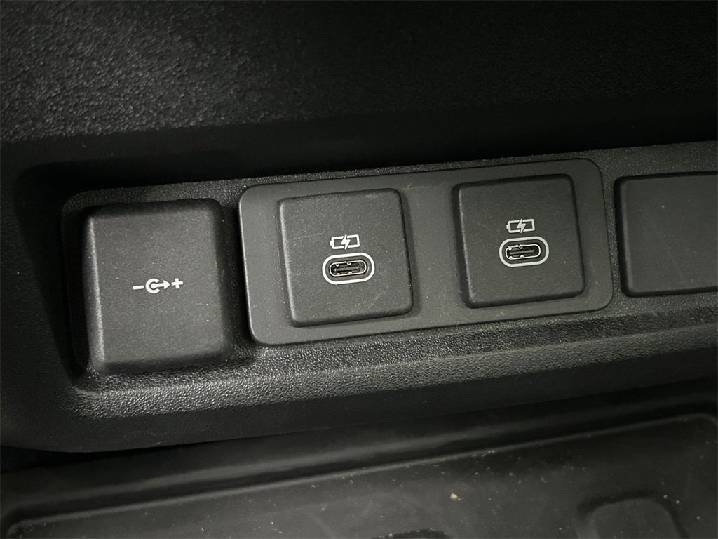 Used 2024 Land Rover Discovery S image 25