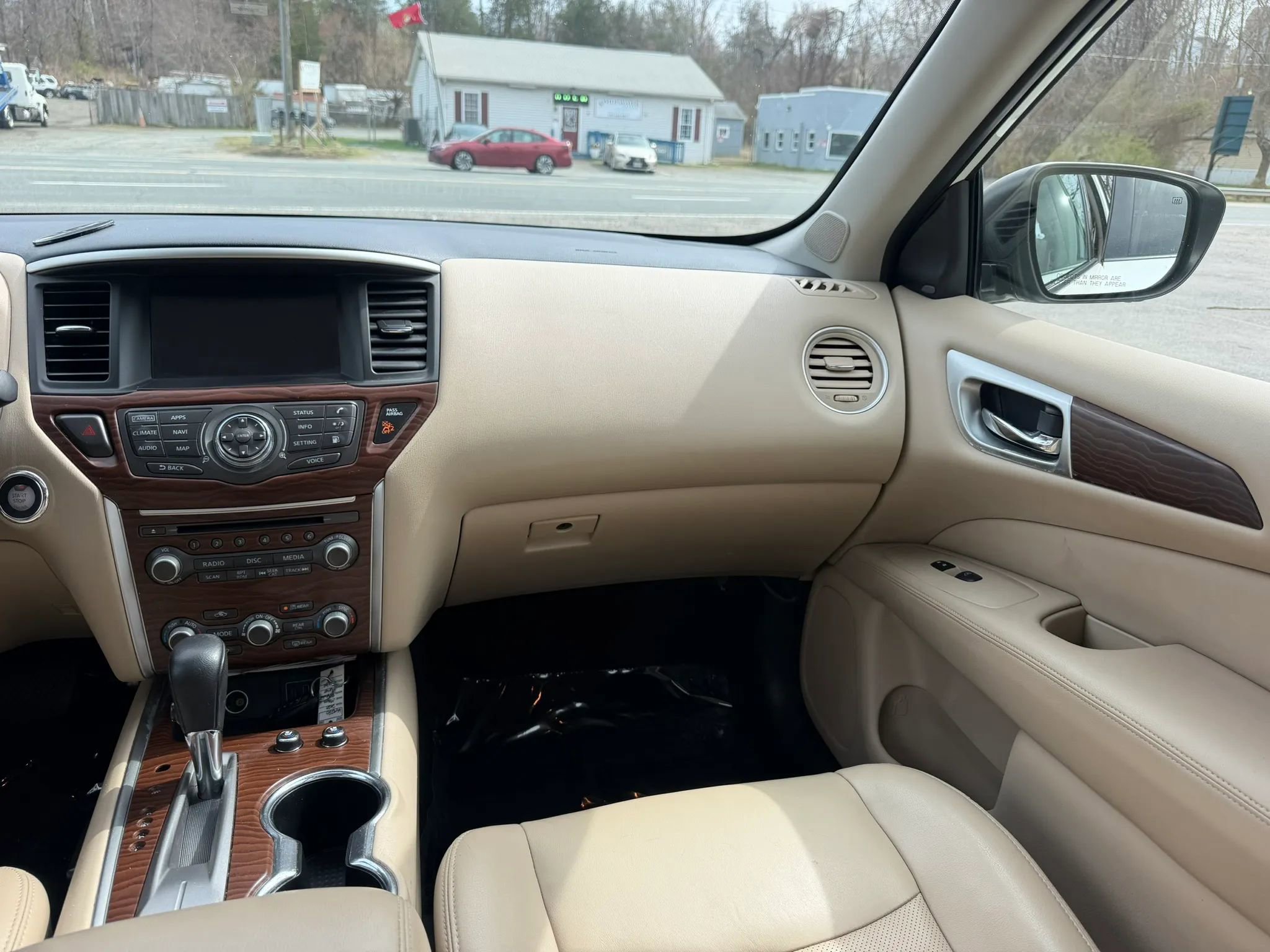 Used 2020 Nissan Pathfinder Platinum image 36