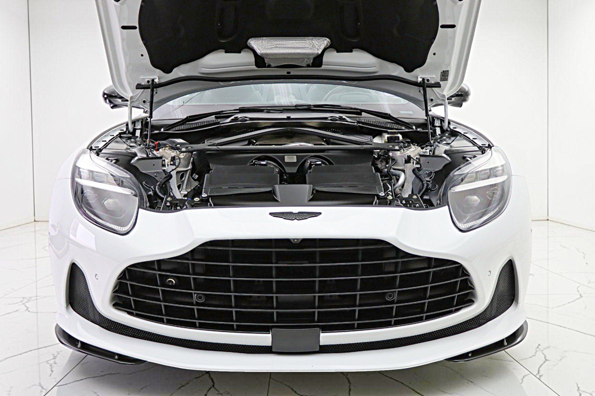 Used 2024 Aston Martin DB12 Convertible RWD image 34