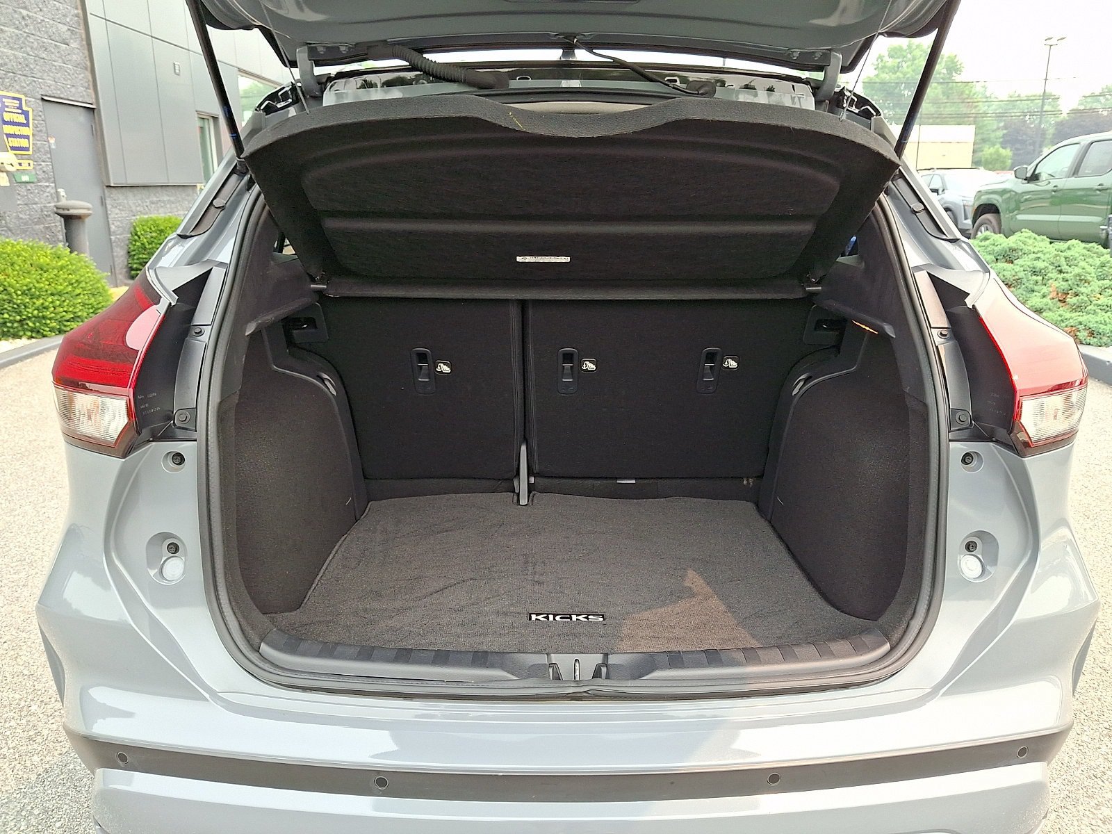 Certified 2023 Nissan Kicks SR w/ SR Premium Package FWD image 28