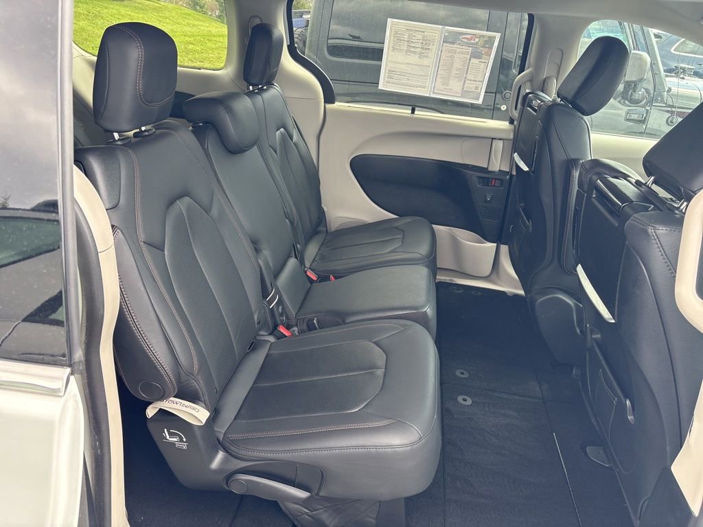 Used 2020 Chrysler Pacifica Touring-L Plus image 11