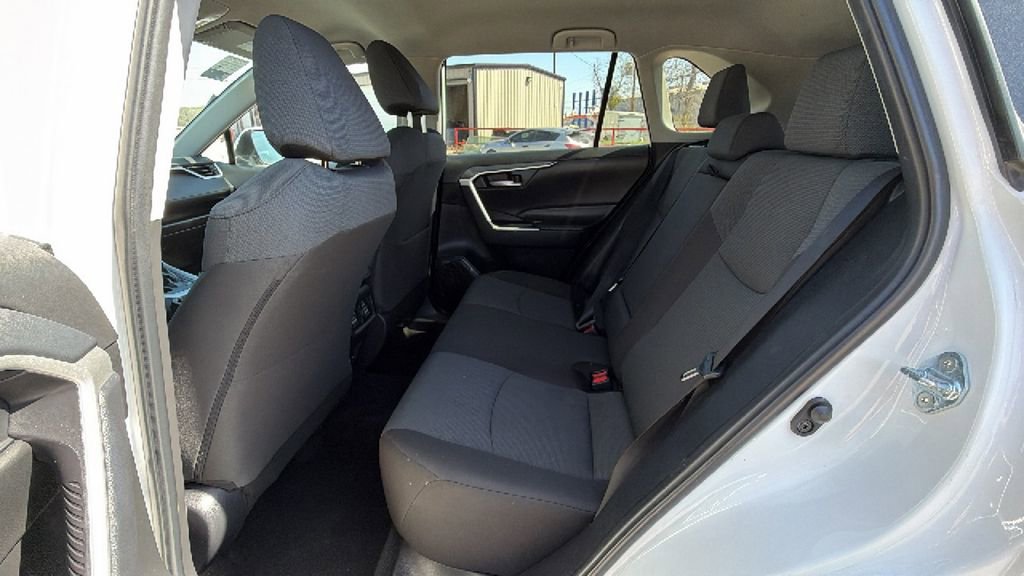 Certified 2025 Toyota RAV4 XLE image 34