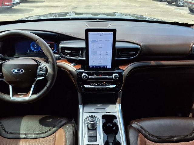 Used 2024 Ford Explorer King Ranch w/ Technology Package RWD image 7