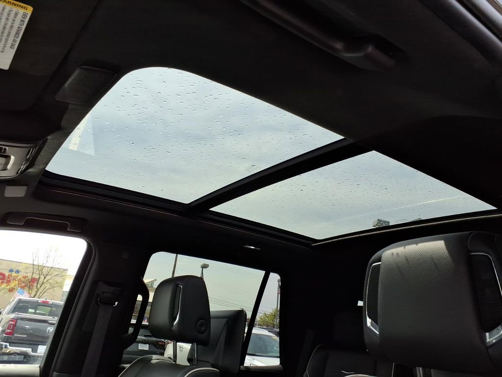 Used 2021 Cadillac Escalade Premium Luxury w/ LPO, Illumination Package AWD/4WD image 11