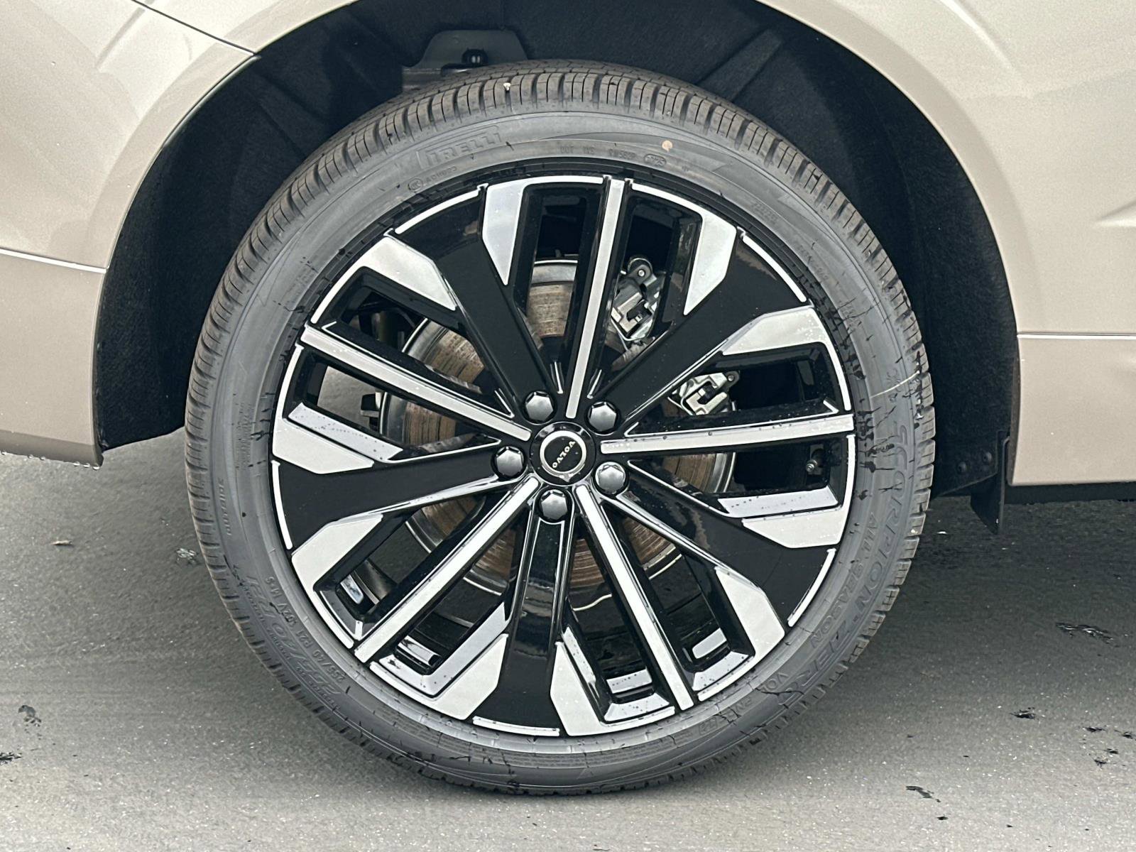 New 2026 Volvo XC60 T8 Ultra w/ Protection Package Premier AWD/4WD image 15