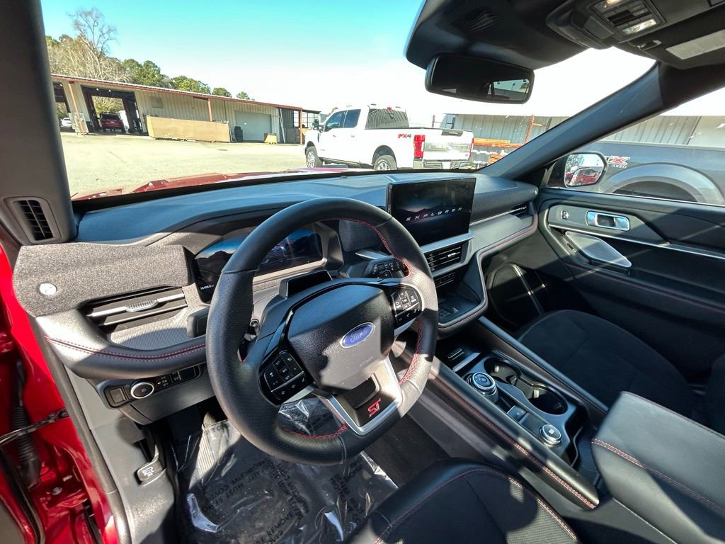 Used 2025 Ford Explorer ST AWD/4WD image 2