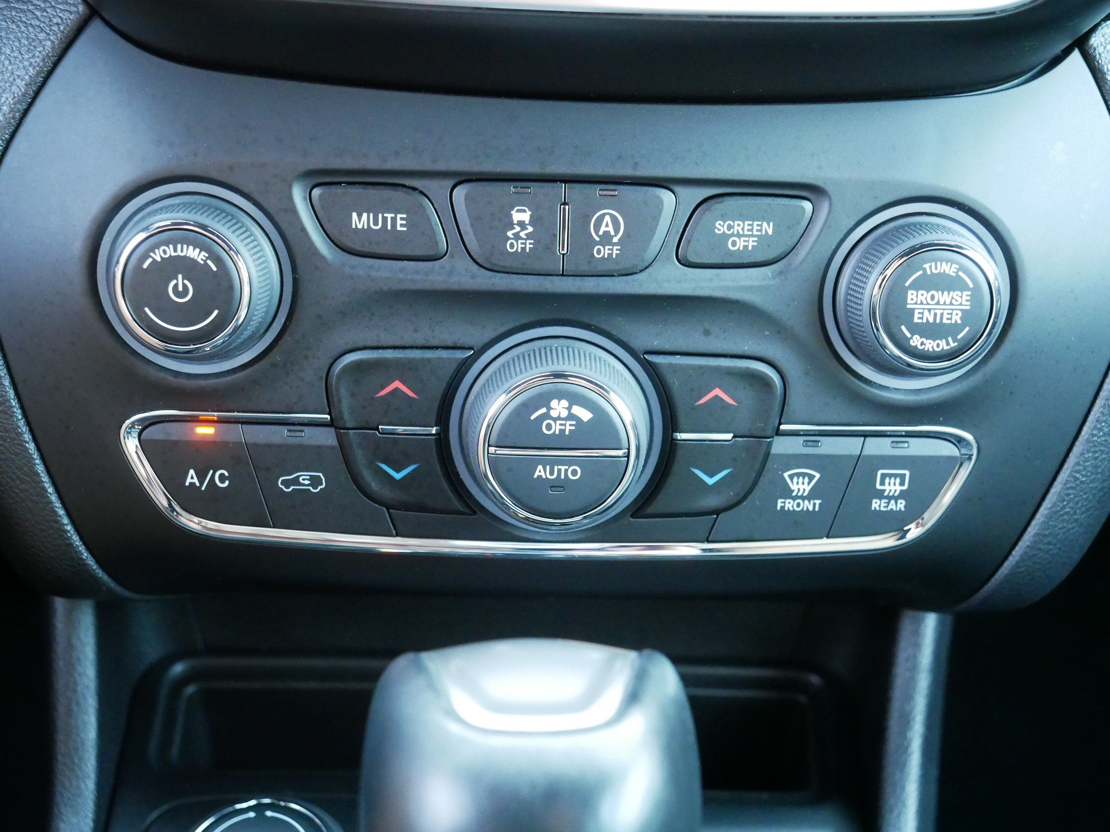 Used 2019 Jeep Cherokee High Altitude AWD/4WD image 23