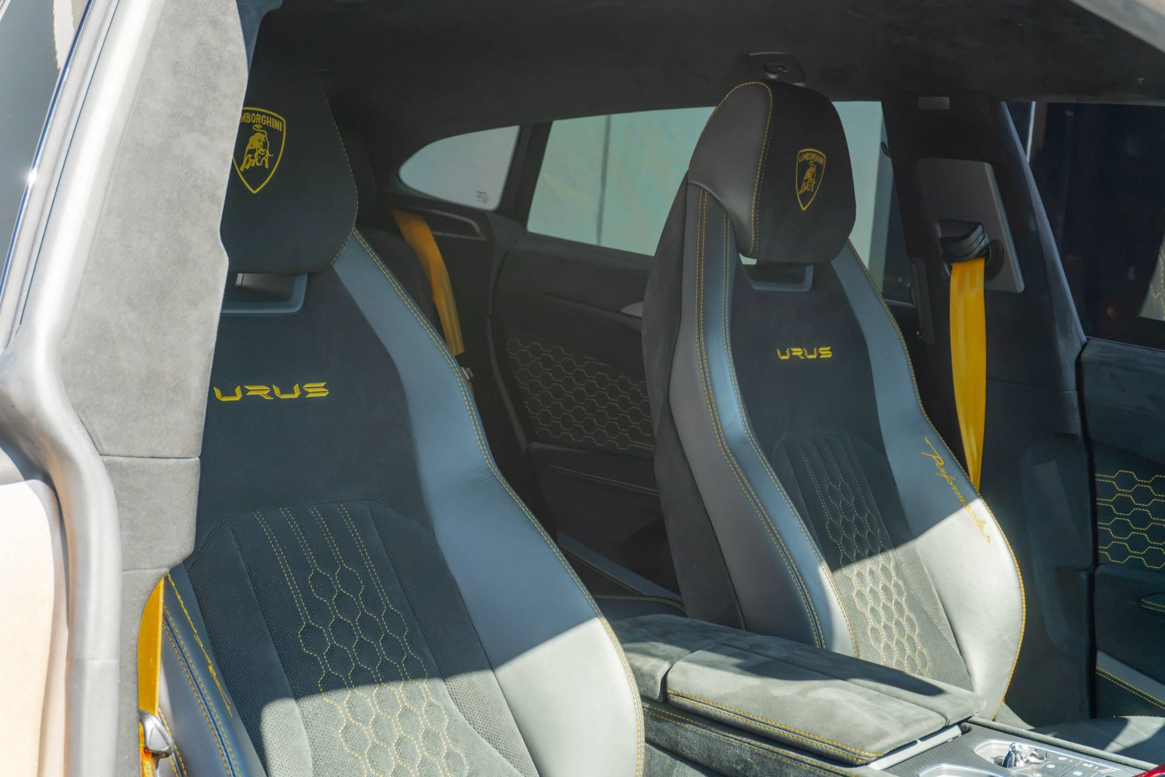 Used 2023 Lamborghini Urus Performante AWD/4WD image 13
