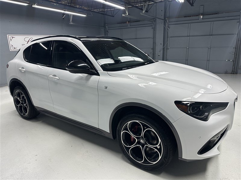 Used 2024 Alfa Romeo Stelvio Ti AWD/4WD image 8