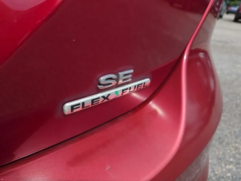 Used 2014 Ford Focus SE w/ SE Winter Package FWD image 12