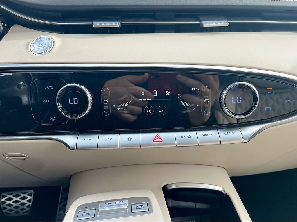 Used 2025 Genesis GV70 3.5T Sport w/ Sport Advanced Package image 16