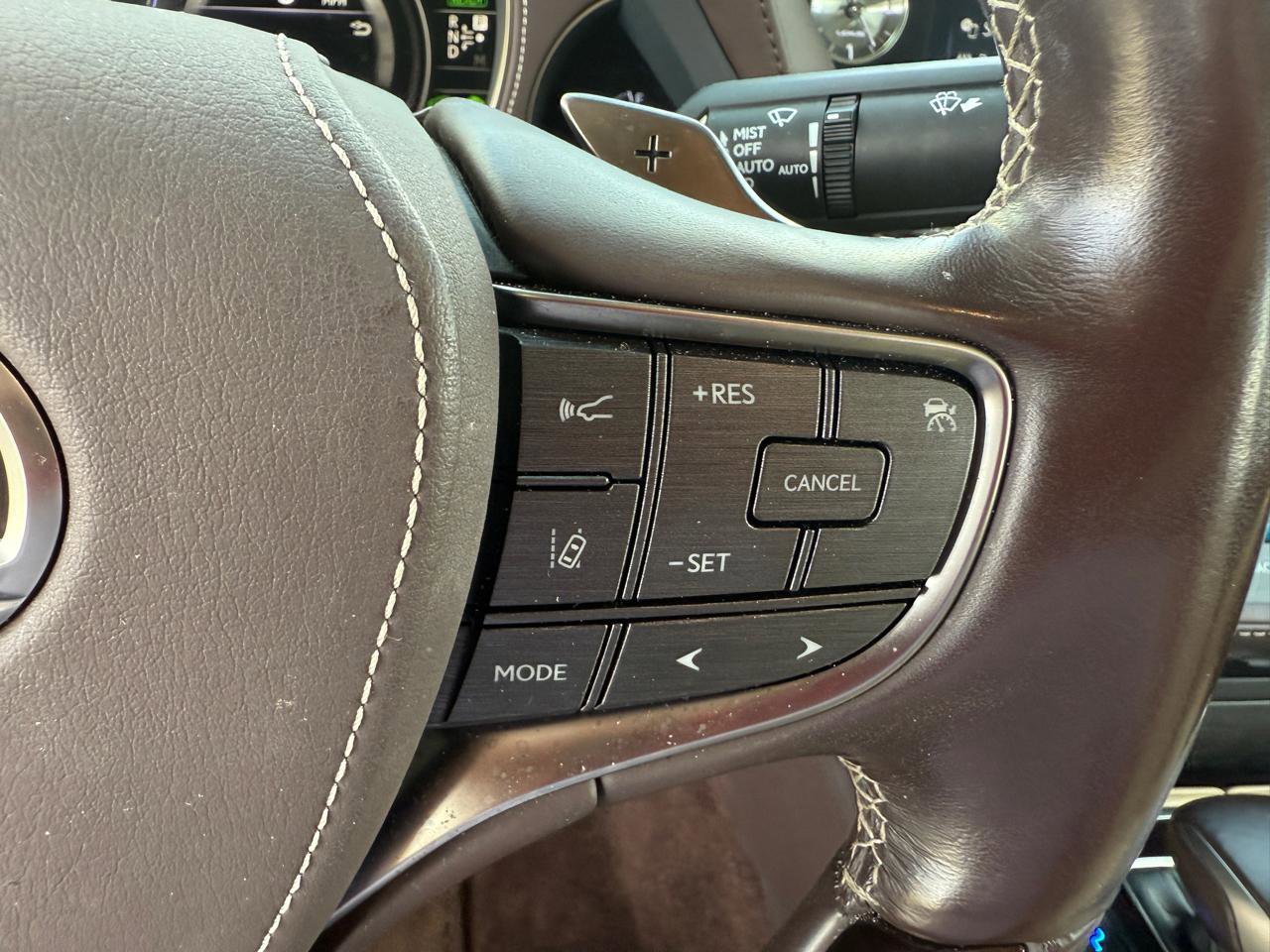 Used 2018 Lexus LS 500h AWD w/ Interior Upgrade Package image 30