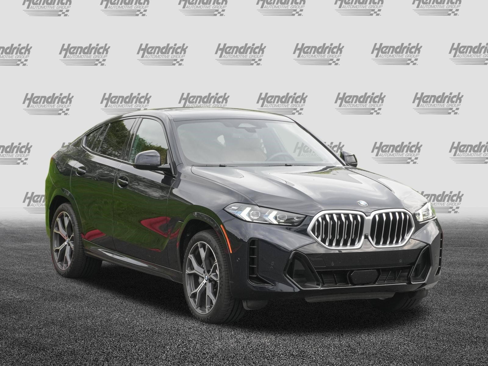 Certified 2026 BMW X6 xDrive40i AWD/4WD image 2