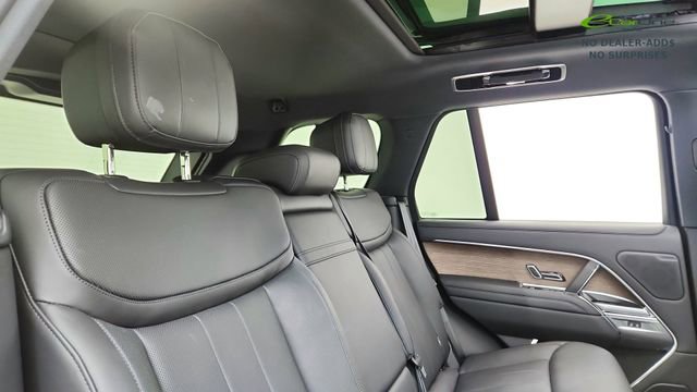 Used 2025 Land Rover Range Rover SE image 24