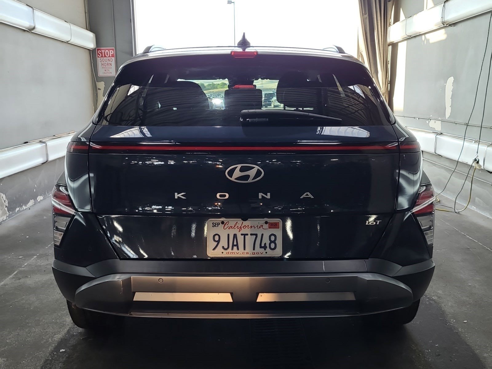 Used 2024 Hyundai Kona Limited FWD image 8