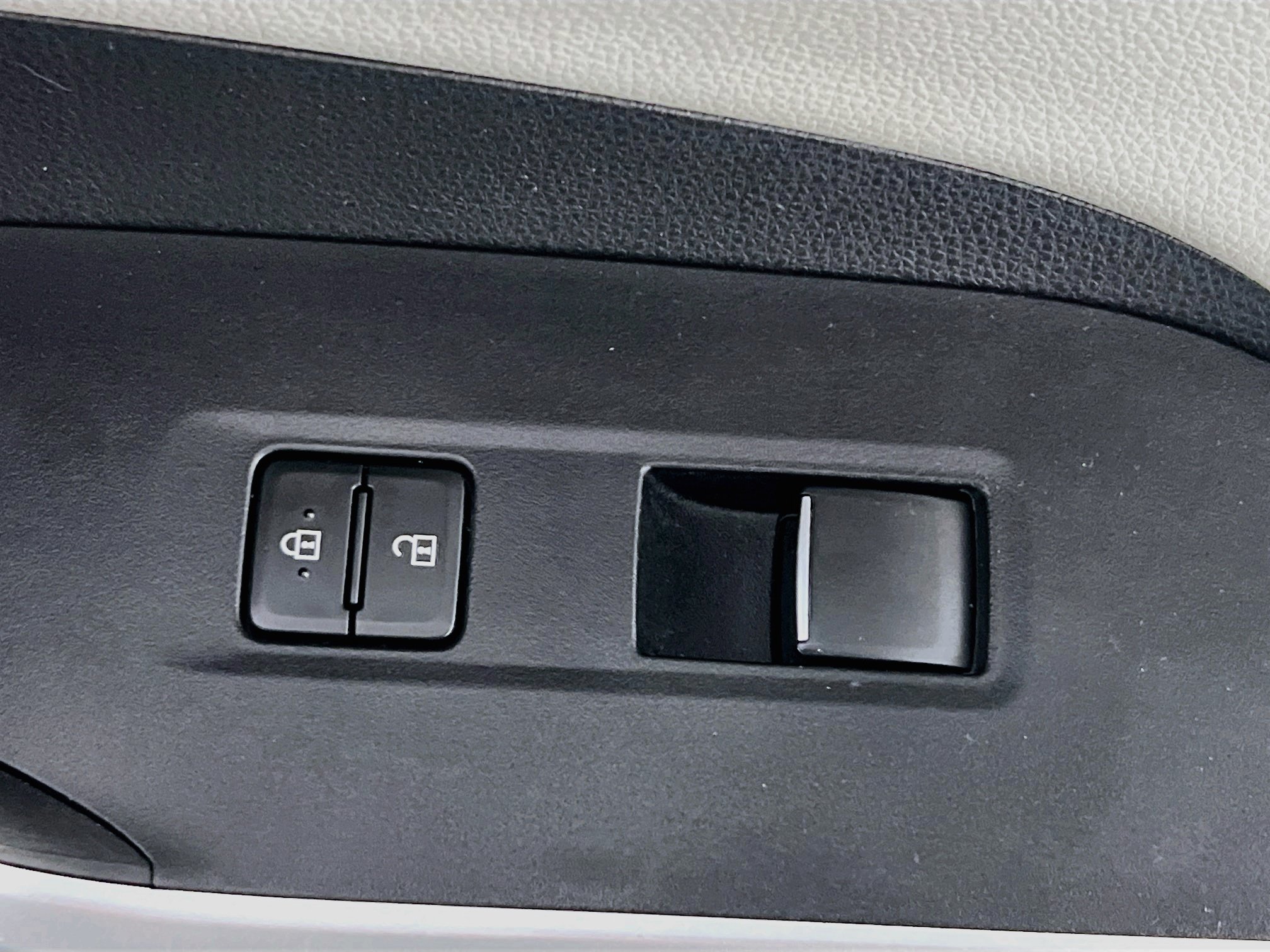 Used 2021 Toyota RAV4 Limited AWD/4WD image 30