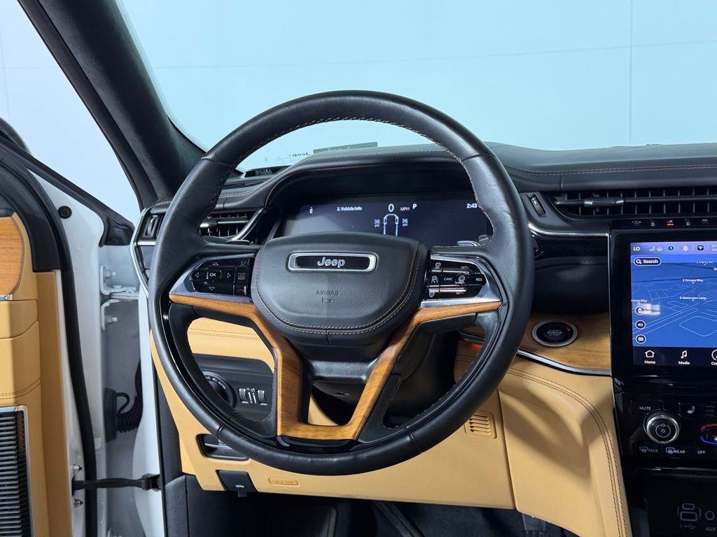 Used 2023 Jeep Grand Cherokee L Summit AWD/4WD image 13