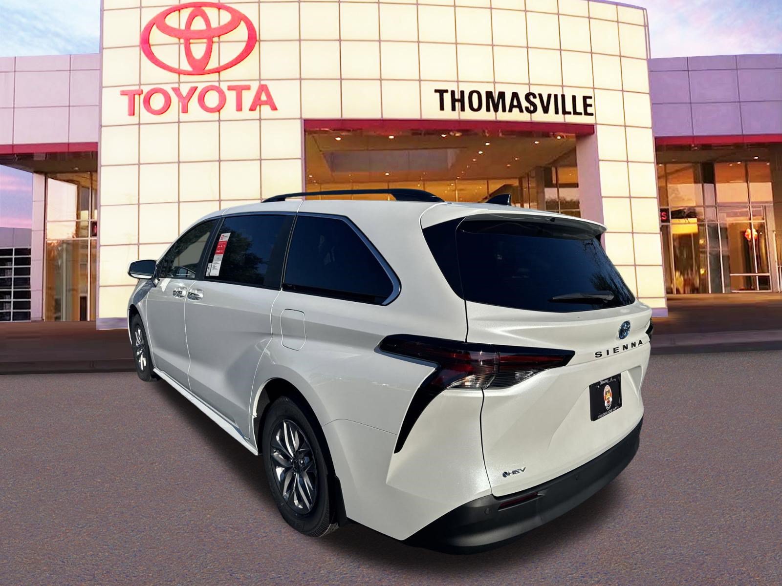 New 2025 Toyota Sienna XLE FWD image 7
