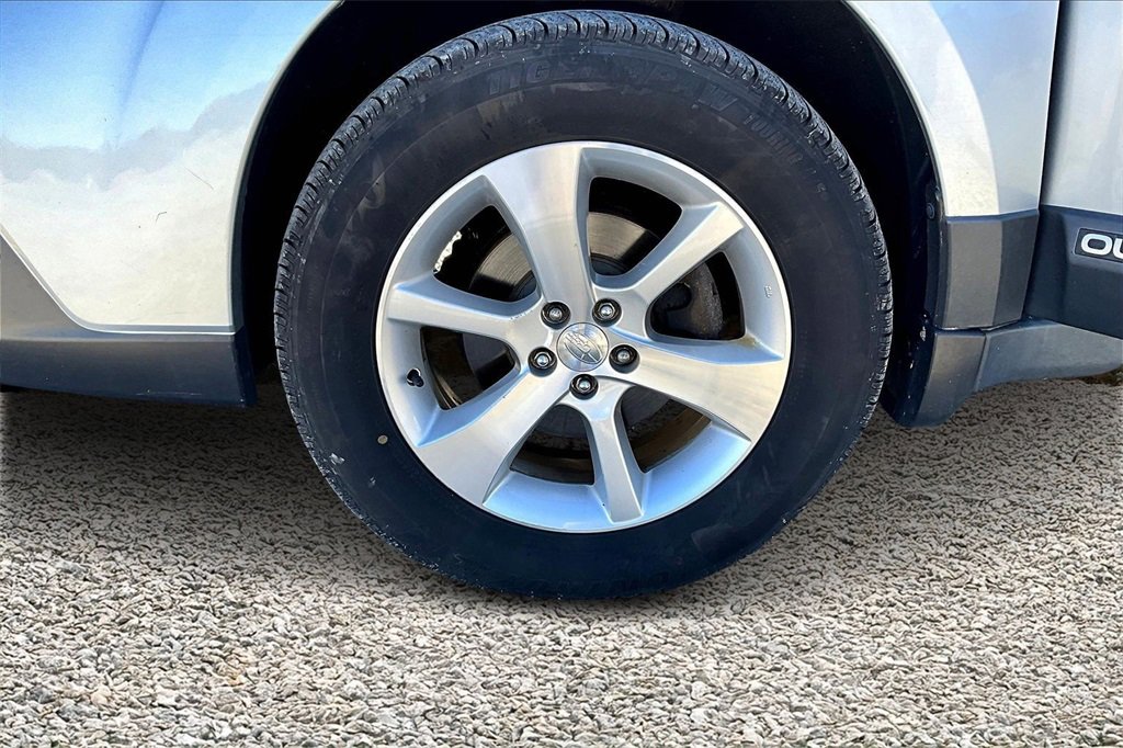 Used 2013 Subaru Outback 2.5i Limited w/ Moonroof Pkg image 9