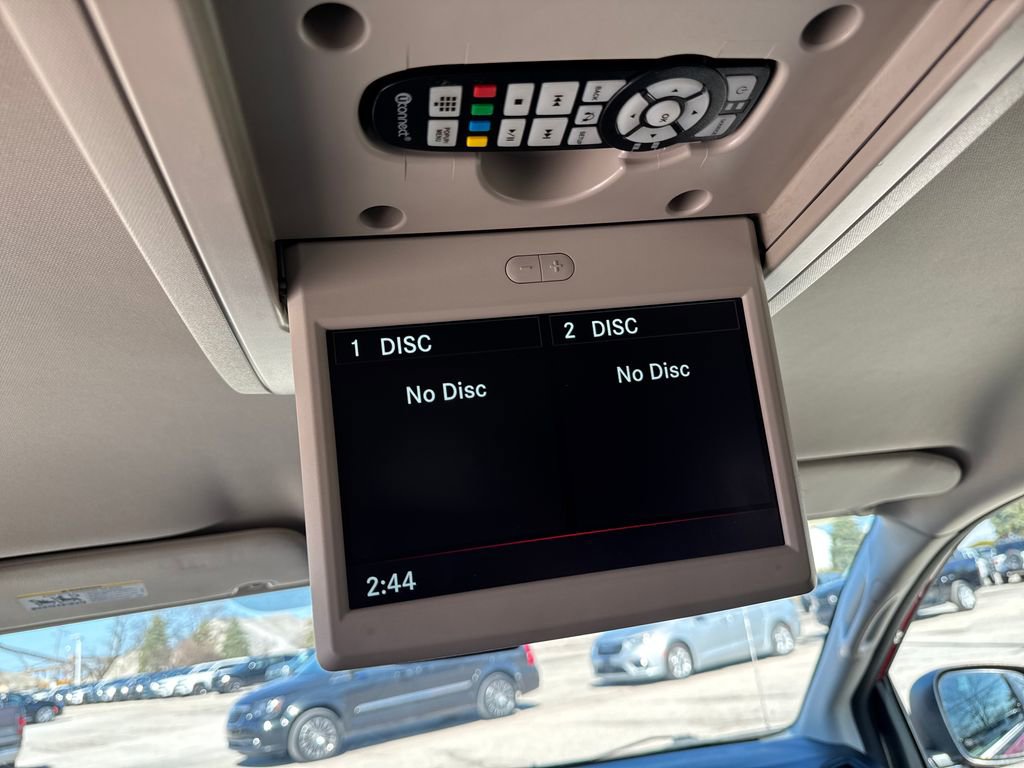 Certified 2016 Dodge Grand Caravan SXT w/ Rear Park Assist Package image 32