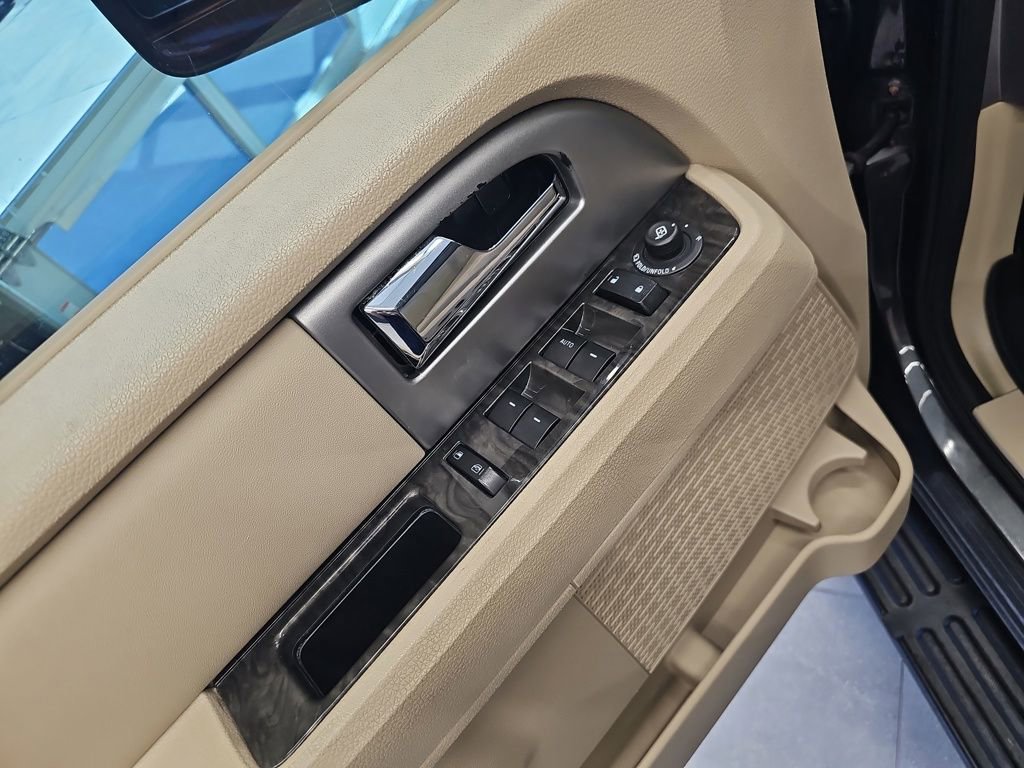 Used 2017 Ford Expedition Limited image 16