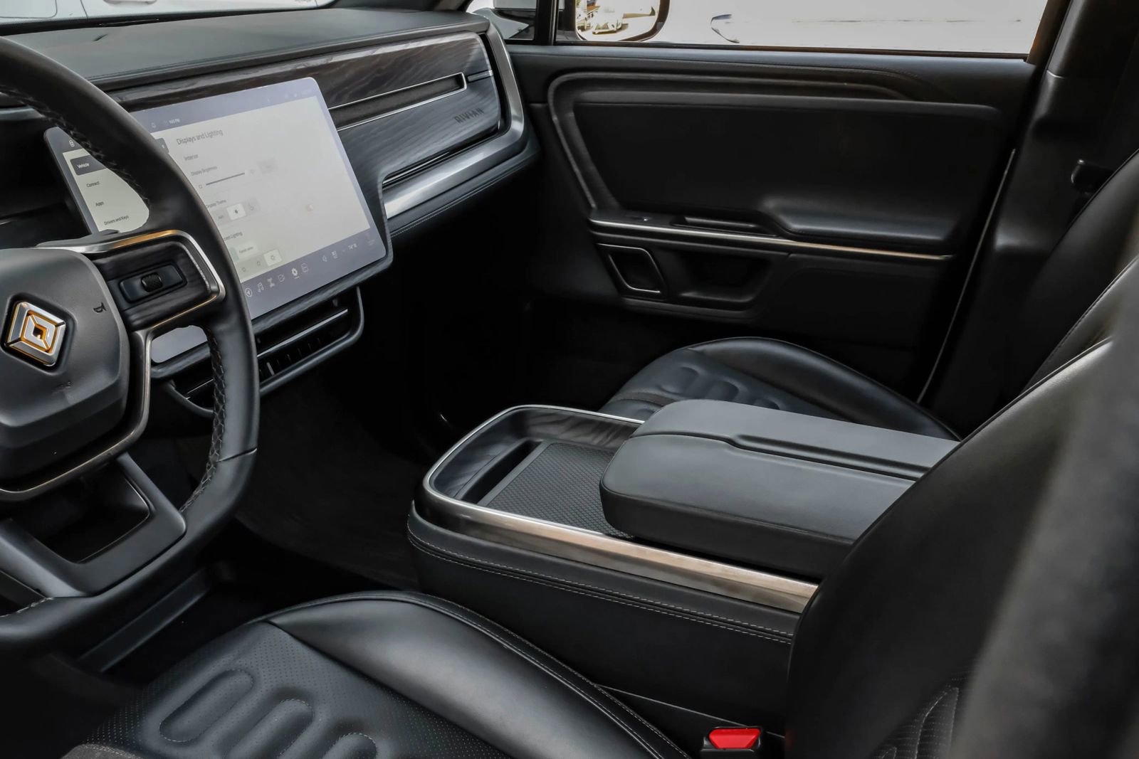 Used 2024 Rivian R1S Adventure image 35