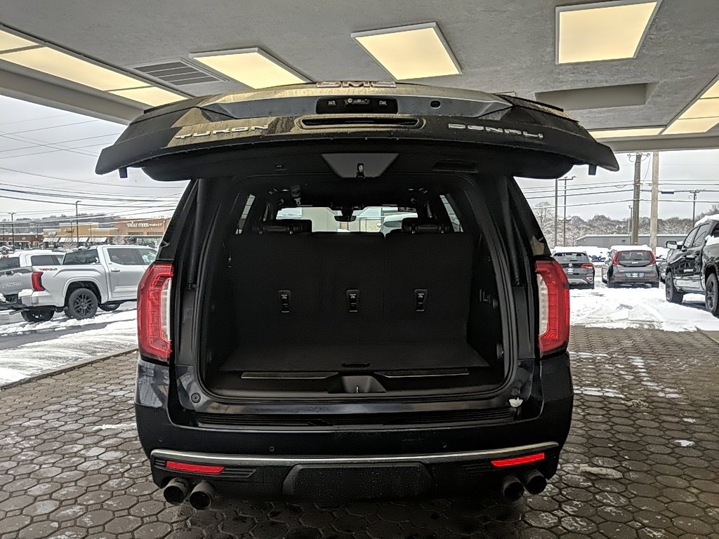 Used 2021 GMC Yukon Denali w/ Denali Premium Package image 9